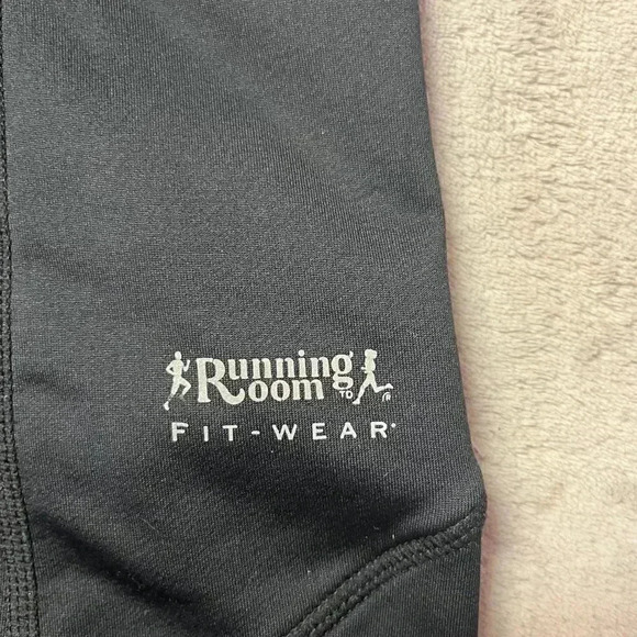 Running Room Athletic Running 1/4 Zip Pullover Jacket - Picture 6 of 14